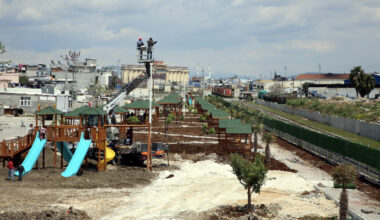 ÖZGÜRLÜK MAHALLESİNDE YENİ BİR PARK VE YEŞİL ALAN YÜKSELİYOR