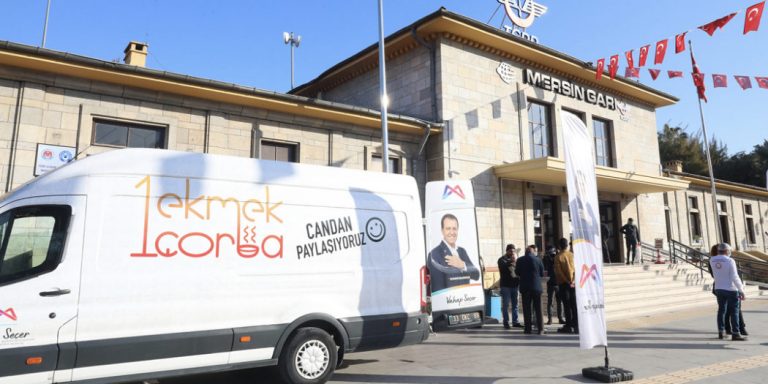 MERSİN BÜYÜKŞEHİR’İN ÇORBASI 62 NOKTADA VATANDAŞLARA ULAŞIYOR
