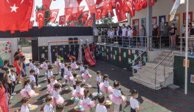 MERSİN BÜYÜKŞEHİR’İN KREŞLERİNDEKİ MİNİKLERİN 23 NİSAN COŞKUSU
