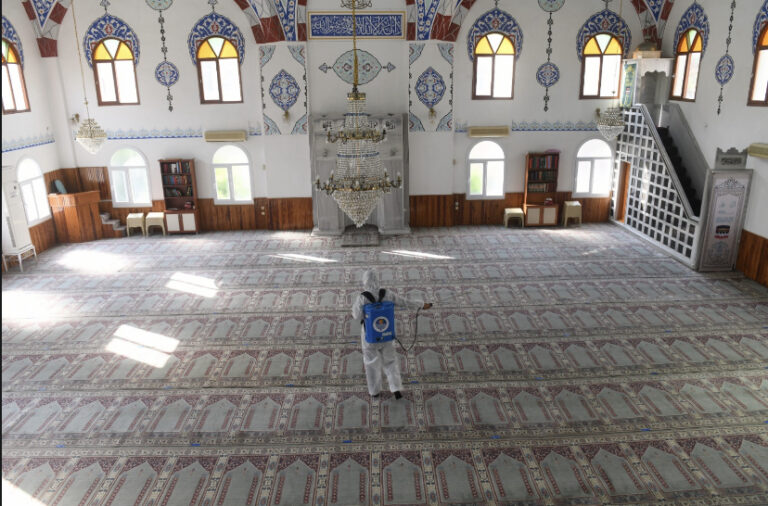 Yenişehir Belediyesi virüsle mücadeleye devam ediyor
