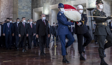 Erdoğan ve Bahçeli Anıtkabir’deki törene katılmadı Erdoğan ve Bahçeli Anıtkabir’deki törene katılmadı