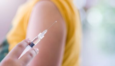 İlaç firmaları bakanlıkla görüşüyor; özel sektöre izin çıkarsa “ücreti karşılığında” aşı yapılacak