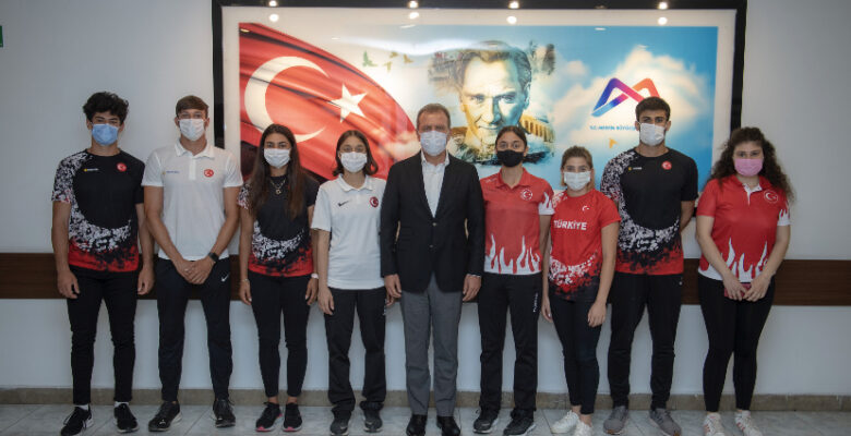 REKORTMEN MİLLİ SPORCULARDAN BAŞKAN SEÇER’E 19 MAYIS ZİYARETİ