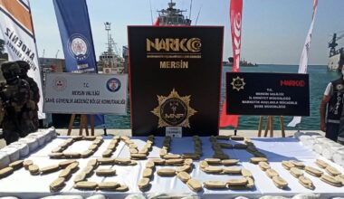 Suriye açıklarında bir gemide yaklaşık 1,5 ton esrarın ele geçirildiği “Onur Operasyonu” kapsamında gözaltına alınan 6 zanlı Mersin’de tutuklandı