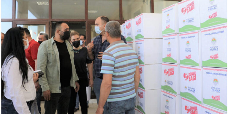 TOROSLAR BELEDİYESİ’NDEN, İHTİYAÇ SAHİPLERİNE GIDA KOLİSİ DESTEĞİ