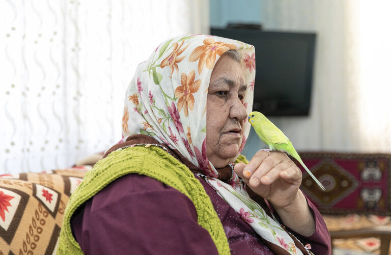 MERSİN BÜYÜKŞEHİR, PEMBE TEYZE VE İBRAHİM AMCA’YA AİLE OLDU