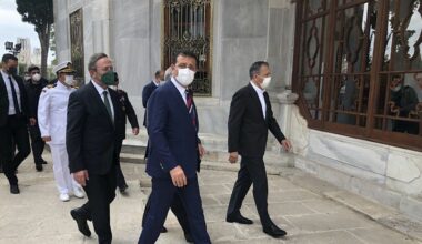 Vali Yerlikaya ile İBB Başkanı İmamoğlu Fatih Sultan Mehmet Türbesi’nde anmaya katıldı
