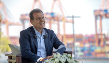 BAŞKAN SEÇER: “100 BİN GIDA KOLİSİ DAĞITIMI YAPTIK, TALEPLER DEVAM EDİYOR”