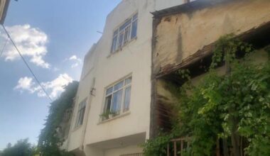 Mersin’de 2 çocuğunu bıçakla yaraladığı öne sürülen kadın intihar etti Mersin’de 2 çocuğunu bıçakla yaraladığı öne sürülen kadın intihar etti