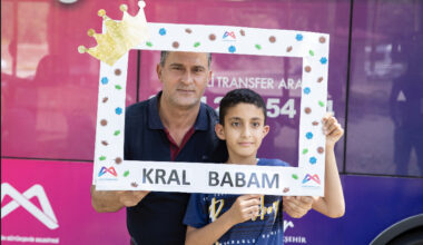KRAL BABALAR VE ÇOCUKLARI UNUTAMAYACAKLARI BİR GÜN GEÇİRDİ