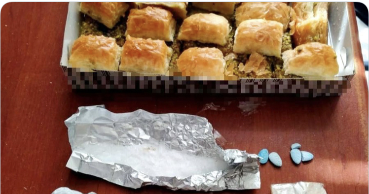 Uyuşturucuları kutudaki baklavaların arasına gizlemiş