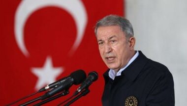 Bakan Akar: Sözde elebaşları iki gece aynı yerde yatamıyor