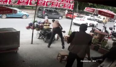 Büfede oturan engellileri dövdüler!!!