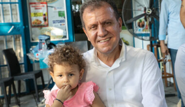 BAŞKAN SEÇER, TARSUS’TA VATANDAŞLARLA BULUŞUP BAYRAMLARINI KUTLADI