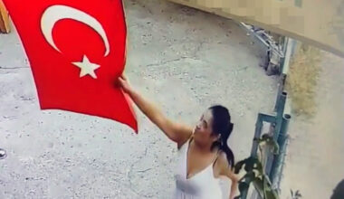 İş yerine asılı Türk bayrağını koparıp çöpe attı.Her Yerde Aranıyor