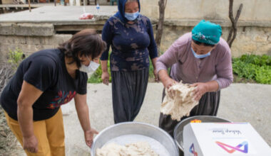MERSİN BÜYÜKŞEHİR’İN DAĞITTIĞI HAMUR YOĞURMA MAKİNELERİ, GENÇ KIZLARI DA EKMEK YAPMAYA YÖNLENDİRDİ