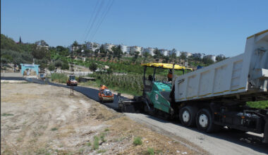 BÜYÜKŞEHİR, KENT MEZARLIKLARINDA YOL ÇALIŞMASI YAPTI