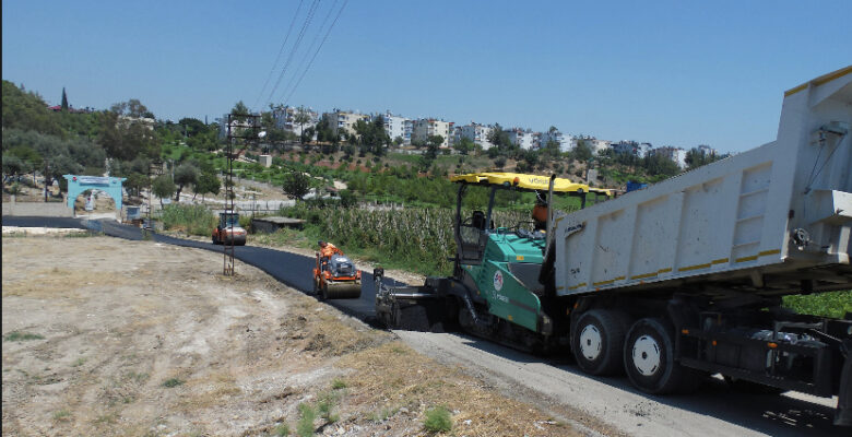 BÜYÜKŞEHİR, KENT MEZARLIKLARINDA YOL ÇALIŞMASI YAPTI