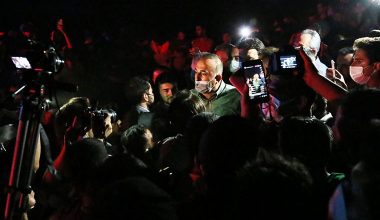 Bakan Çavuşoğlu, Manavgat’ta yurttaşlarla bir ara geldi:Bakana tepki gösteren kalabalık zor sakinleşti