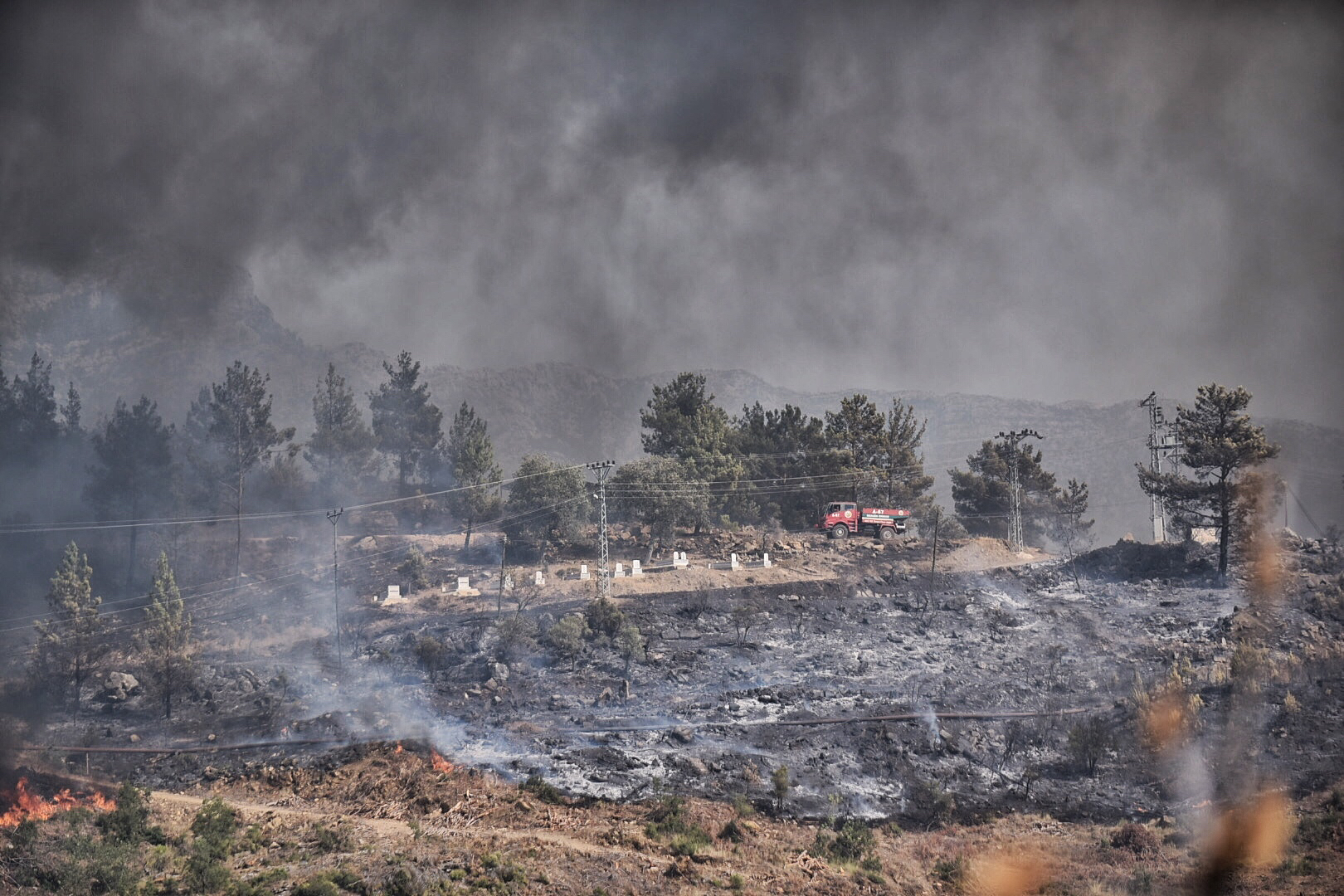 Mersin’deki orman yangınına havadan müdahale edilmeye başlandı