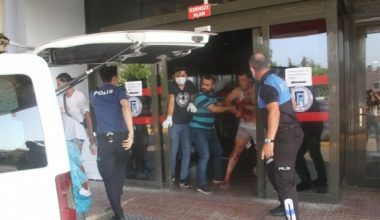 Yemek masasında tartıştığı annesini bıçaklayarak öldürdü