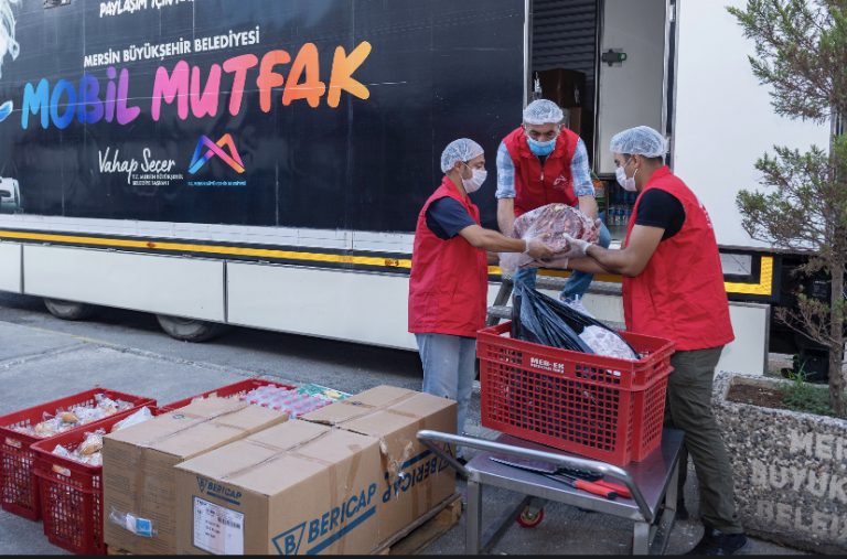 MERSİN BÜYÜKŞEHİR’İN MOBİL MUTFAK TIRI SELZEDELER İÇİN YOLA ÇIKTI