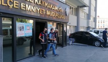 2 komşusunu bıçaklayarak öldüren anne ve oğlu adliyeye sevk edildi