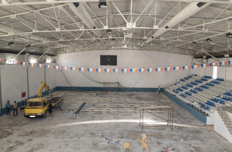 BÜYÜKŞEHİR’DEN YENİŞEHİR SPOR SALONU’NDA TADİLAT ÇALIŞMASI