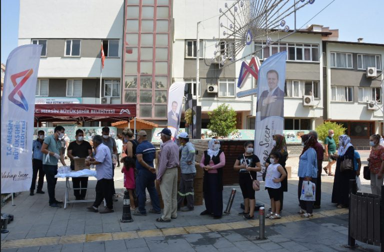 BÜYÜKŞEHİR’İN AŞURE KAZANLARI BİRLİK VE BERABERLİK İÇİN KAYNADI
