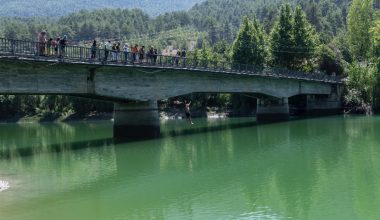 KARAGEÇİT’TE GÖNÜL KÖPRÜLERİ KURULDU