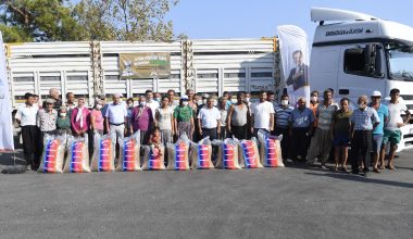 MERSİN BÜYÜKŞEHİR’DEN YANGIN MAĞDURU ÜRETİCİLERE YEM DESTEĞİ