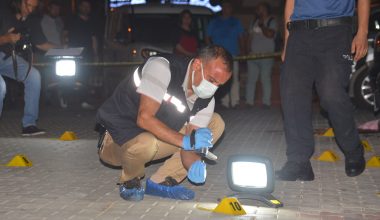 Evinin önünde pusuya düşürüp, tabancayla başından vurdular