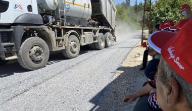 DOĞA HARİKASI ÇAMLIYAYLA’NIN YOLLARI BÜYÜKŞEHİR’LE GÜZELLEŞİYOR