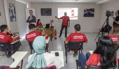 BÜYÜKŞEHİR EKİPLERİ DOĞAL AFETLE MÜCADELE VE ARAMA KURTARMA DENEYİMLERİNİ AKTARDI