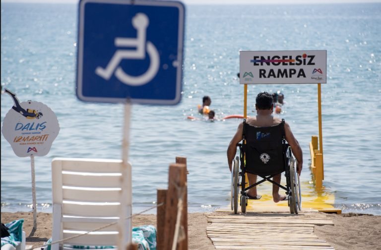 MERSİN’İN DENİZİ GÜZEL, PLAJLARI “ENGELSİZ”