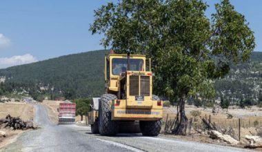 BÜYÜKŞEHİR’DEN TARSUS’UN KUŞÇULAR, EMİRLER VE EMİNLİK GRUP YOLUNDA YENİLEME ÇALIŞMASI