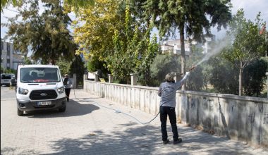 BÜYÜKŞEHİR İLAÇLAMA EKİPLERİNDEN KENT GENELİNDE YOĞUN BEYAZSİNEK MESAİSİ