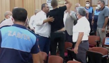 Akdeniz Belediye Meclisinde provokasyon kavgaya neden oldu!