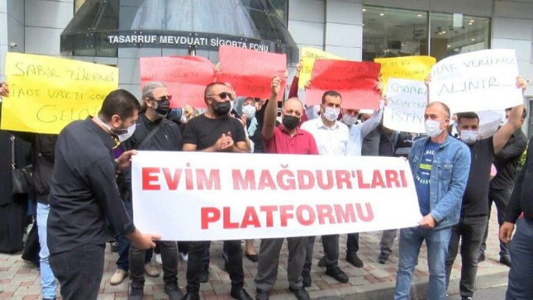 “Evim” mağdurları TMSF önünde eylem yaptı