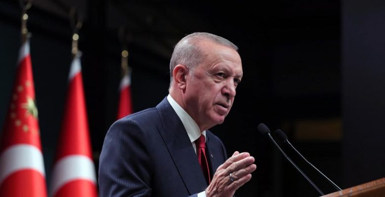 Cumhurbaşkanı Erdoğan: Bugün büyükelçiler tarafından yapılan yeni bir açıklama ile yargımıza yönelik bühtandan geri dönülmüştür. Büyükelçilerin daha dikkatli olacağını umuyoruz