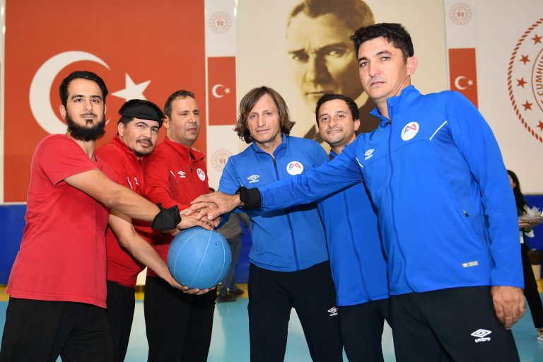BÜYÜKŞEHİR DÜNYA GÖRME ENGELLİLER GÜNÜ İÇİN GOALBALL FARKINDALIK MAÇI DÜZENLEDİ