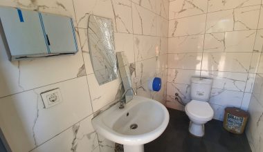 BÜYÜKŞEHİR’İN VATANDAŞLARIN KULLANIMINA AÇTIĞI TUVALETLERE SALDIRILAR BİTMİYOR