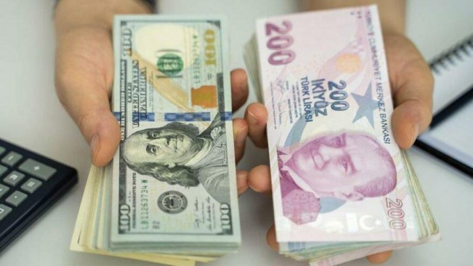 Dolar karşısında Türk lirası savunmasız kaldı! Tarihi rekor 9