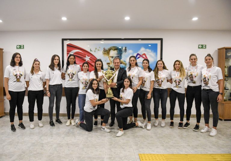 ŞAMPİYON TAKIMDAN BAŞKAN SEÇER’E ZİYARET