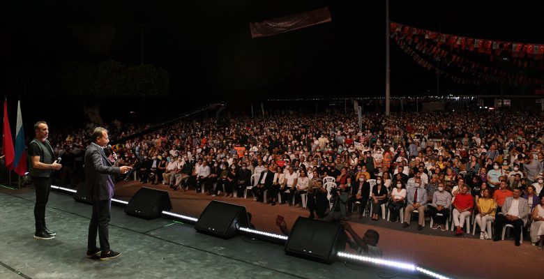 CUMHURİYET MARŞLARI MERSİN’DE YANKILANDI, MERSİNLİLER COŞKU SELİ OLUŞTURDU