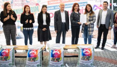 MERSİN BÜYÜKŞEHİR’DEN 100 ÜRETİCİYE 25 TON ORGANİK GÜBRE