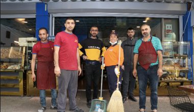 BÜYÜKŞEHİR’İN KADIN TEMİZLİK PERSONELLERİ TAKDİR TOPLUYOR