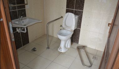 BÜYÜKŞEHİR’İN TUVALETLERİNE SALDIRILAR BİTMİYOR