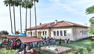 BÜYÜKŞEHİR EMEKLİ EVİ ÜYELERİ, GAZİ ÇİFTLİĞİ’NDE ATATÜRK’Ü ANDI