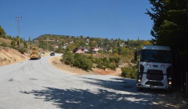 MERSİN BÜYÜKŞEHİR, GÜLEK MAHALLESİ’NDE KAPSAMLI YOL ÇALIŞMASI YÜRÜTÜYOR